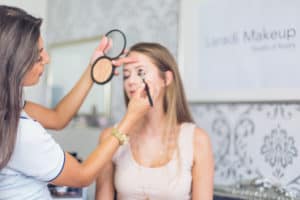 Laradi Makeup Augsburg Wimpernverlängerung Microblading Eventmakeup Make-up wimpern permanent Aqua Facial Kosmetik